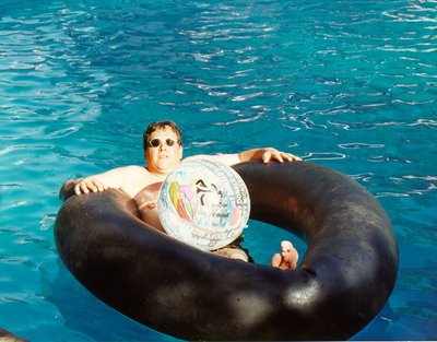 Luxor Shane In Pool